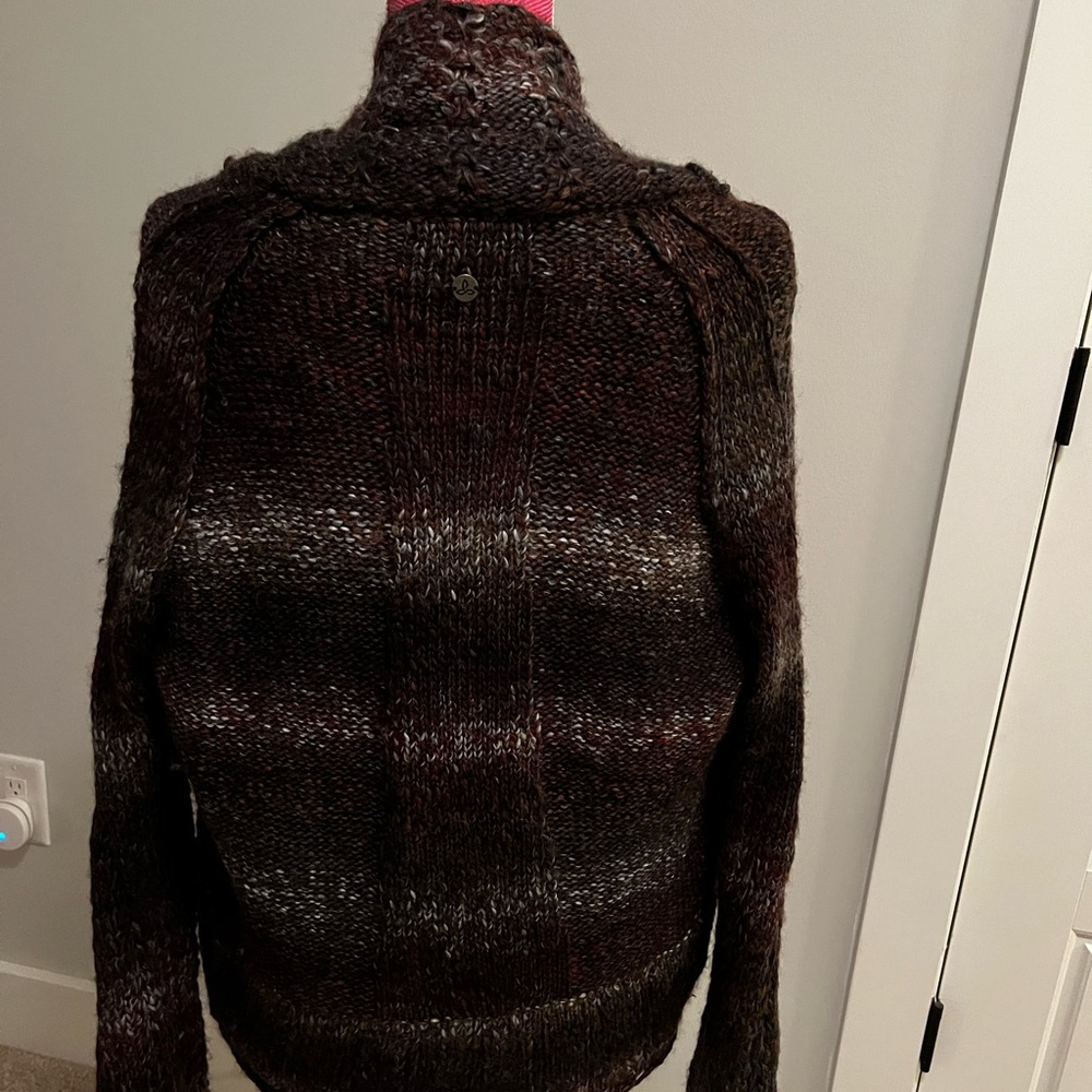 Prana knitted long sleeved sweater.